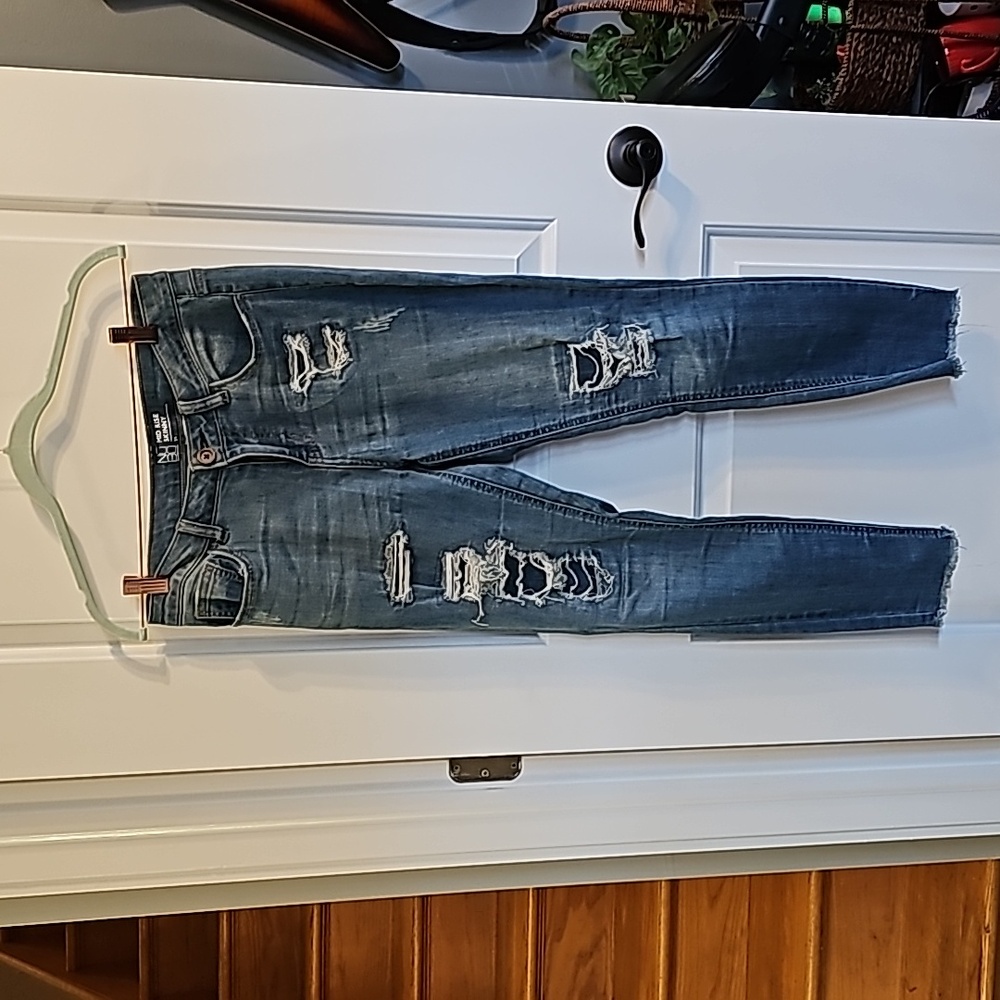 MID RISE SKINNY JEANS SZ 11 DISTRESSED